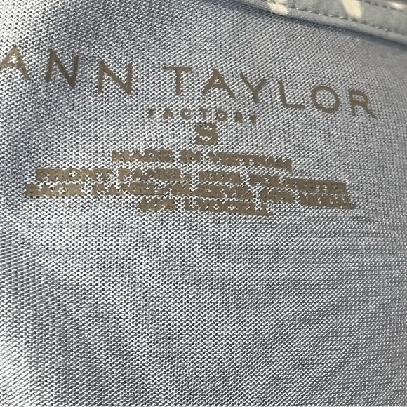 Ann Taylor Factory Baby Blue Polka Dot Short Sleeve Top Size Small - Picture 4 of 6